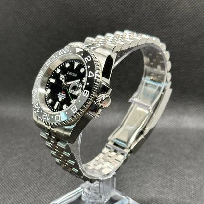 Seiko GMT Mod – "Bruce Wayne" – Prémium fekete számlap